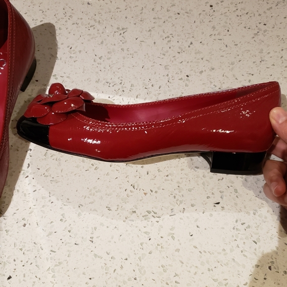 ***SOLD****100% Authentic BNIB Chanel Camillia Red Flats - Picture 2 of 8